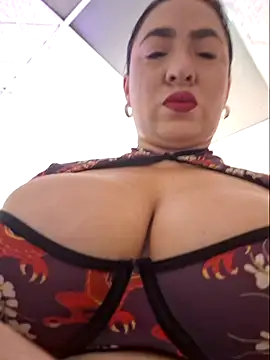 Snapshot of laurabassii chatting on 04.12.26 laurabassii online show from 04.12.26
