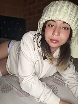 Snapshot of Petite_CherryX chatting on 04.04.26 Petite CherryX online show from 04.04.26