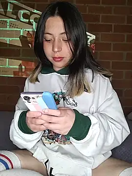 Snapshot of Petite_CherryX chatting on 04.08.26 Petite CherryX online show from 04.08.26