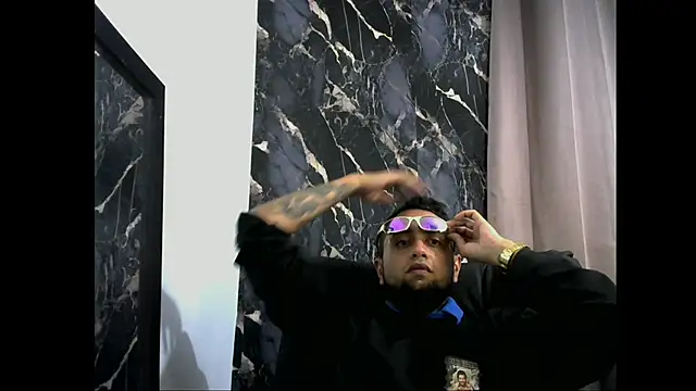 Snapshot of Santi_rogue chatting on 03.20.26 Santi rogue online show from 03.20.26