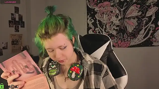 LittleKittenStar online show from 04.24.26