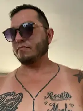 Snapshot of HOTB0Y18 chatting on 03.20.26 HOTB0Y18 online show from 03.20.26