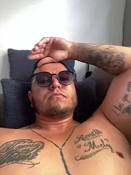 Snapshot of HOTB0Y18 chatting on 03.22.26 HOTB0Y18 online show from 03.22.26