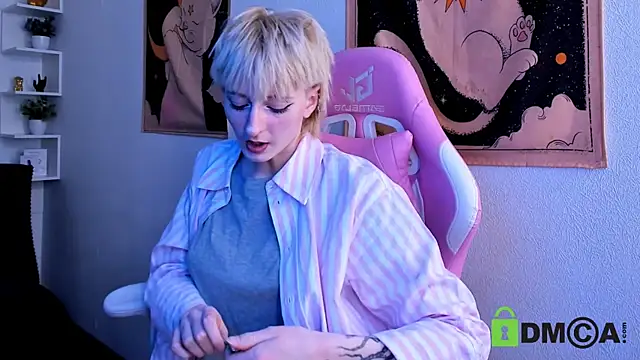 Snapshot of Kira__Cutie chatting on 03.19.26 Kira Cutie online show from 03.19.26