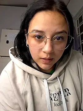 Lauqueen77 online show from 03.30.26