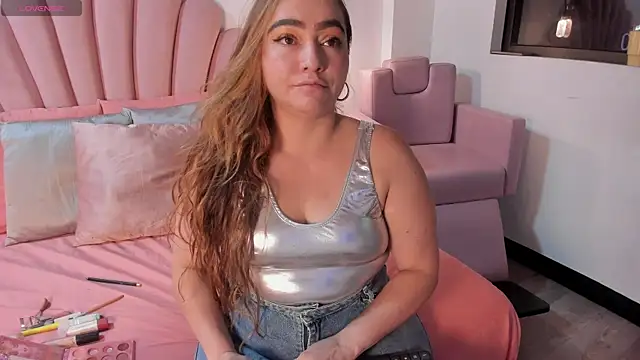 Snapshot of SabrinaVantress chatting on 08.04.26 SabrinaVantress online show from 08.04.26