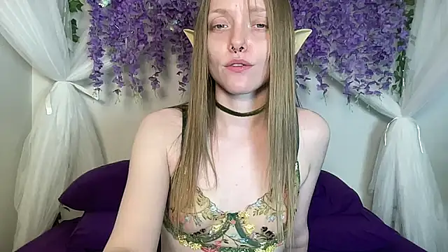 Snapshot of ElfGirlAna chatting on 05.12.26 ElfGirlAna online show from 05.12.26