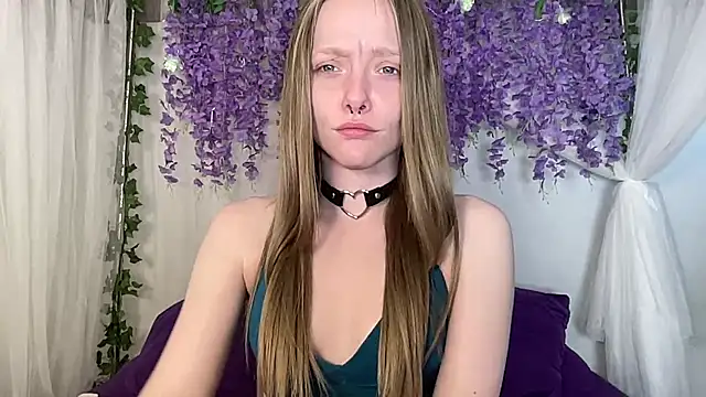 Snapshot of ElfGirlAna chatting on 06.04.26 ElfGirlAna online show from 06.04.26