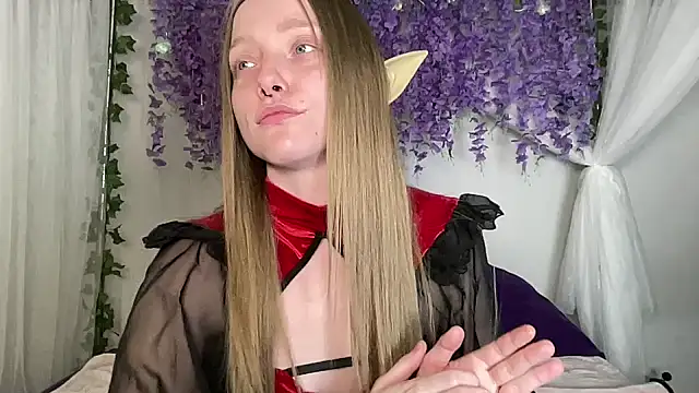 Snapshot of ElfGirlAna chatting on 06.08.26 ElfGirlAna online show from 06.08.26
