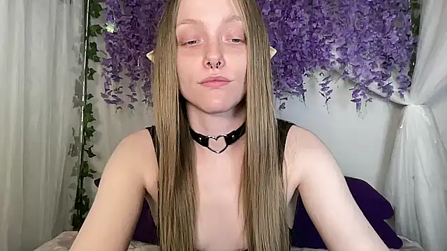 Snapshot of ElfGirlAna chatting on 06.11.26 ElfGirlAna online show from 06.11.26