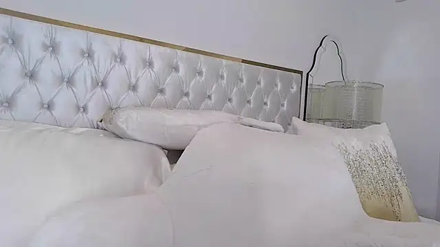 Snapshot of alexandragabrielle chatting on 04.19.26 alexandragabrielle online show from 04.19.26