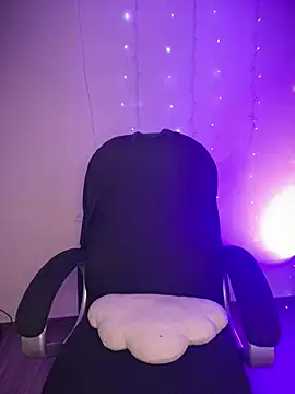 Snapshot of Dafnne_Rosse chatting on 04.28.26 Dafnne Rosse online show from 04.28.26