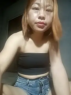 Aurora Luna online show from 04.17.26