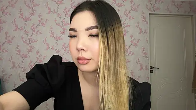 Louise Kiss  online show from 03.24.26