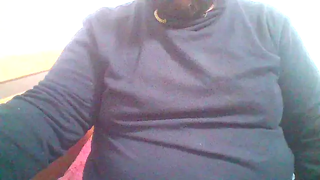 Snapshot of BeardedChubb chatting on 04.08.26 BeardedChubb online show from 04.08.26