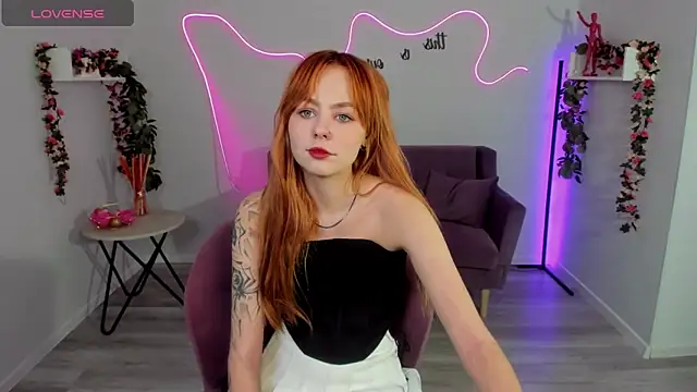 Snapshot of MiaSensitive chatting on 03.27.26 MiaSensitive online show from 03.27.26