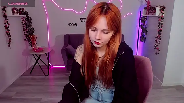 Snapshot of MiaSensitive chatting on 04.04.26 MiaSensitive online show from 04.04.26