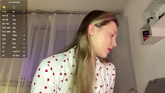 1Kellynaive online show from 04.19.26
