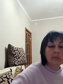 HelgaDennis online show from 04.17.26