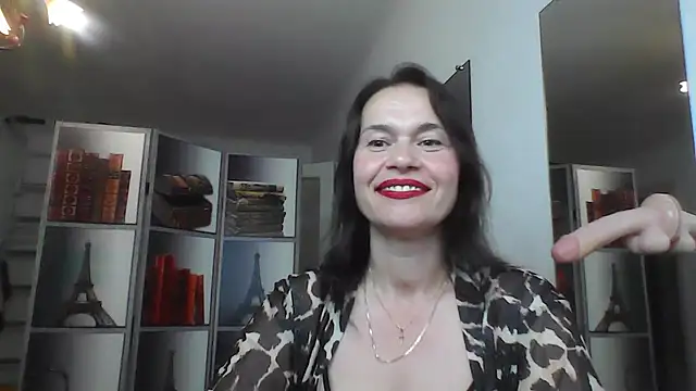 Snapshot of Selena_Moo chatting on 07.28.26 Selena Moo online show from 07.28.26