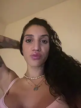 Snapshot of Yailin-Arg chatting on 03.21.26 Yailin-Arg online show from 03.21.26