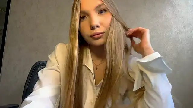 Snapshot of CarolineNine chatting on 03.29.26 CarolineNine online show from 03.29.26