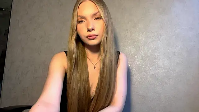 Snapshot of CarolineNine chatting on 04.10.26 CarolineNine online show from 04.10.26