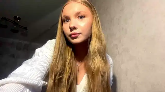Snapshot of CarolineNine chatting on 04.24.26 CarolineNine online show from 04.24.26