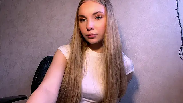 Snapshot of CarolineNine chatting on 05.15.26 CarolineNine online show from 05.15.26