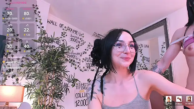 Snapshot of mira0_0 chatting on 05.18.26 mira0 0 online show from 05.18.26