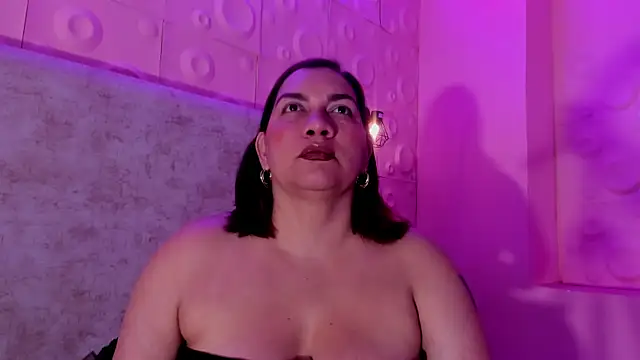 mia coral1 online show from 05.05.26