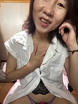 lilysister66 online show from 04.21.26