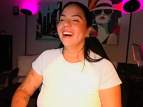 Snapshot of HannaJonns chatting on 06.19.26 HannaJonns online show from 06.19.26