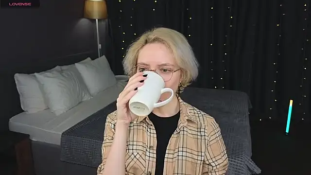 Snapshot of HottoKori chatting on 05.30.26 HottoKori online show from 05.30.26