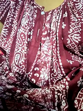 Snapshot of itz-priya chatting on 04.06.26 itz-priya online show from 04.06.26
