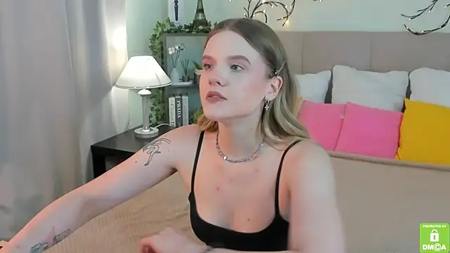 Snapshot of Emma_peach chatting on 07.15.26 Emma peach online show from 07.15.26