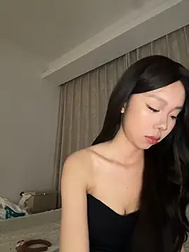 Snapshot of jolie_33 chatting on 05.31.26 jolie 33 online show from 05.31.26