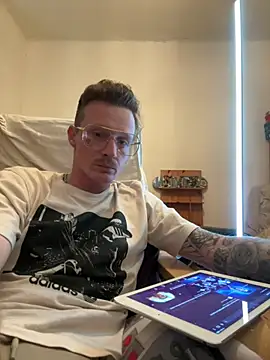 Snapshot of 6Robinson1996 chatting on 03.29.26 6Robinson1996 online show from 03.29.26