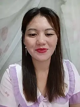 Snapshot of meg_06 chatting on 07.16.26 meg 06 online show from 07.16.26