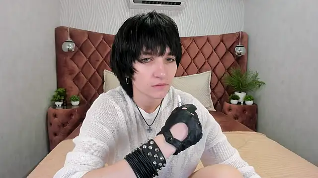 Snapshot of AdonBev chatting on 06.07.26 AdonBev online show from 06.07.26