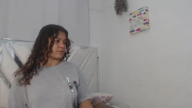 Snapshot of AlannaHarper chatting on 06.18.26 AlannaHarper online show from 06.18.26