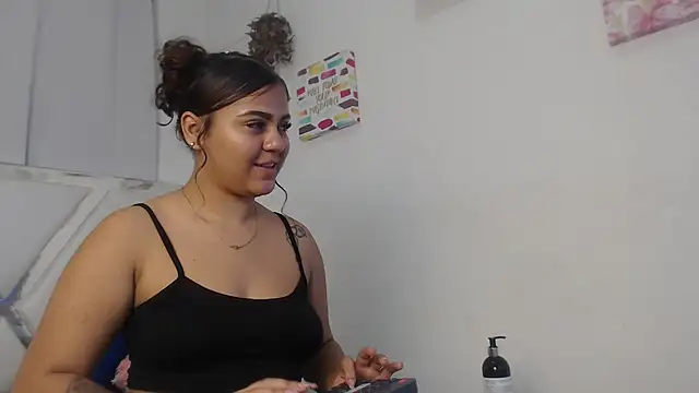Snapshot of AlannaHarper chatting on 06.25.26 AlannaHarper online show from 06.25.26