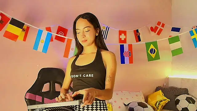 Daphne Rosse online show from 06.14.26