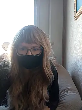 Snapshot of FannyEve chatting on 03.26.26 FannyEve online show from 03.26.26