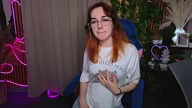 Snapshot of JoanReed chatting on 03.26.26 JoanReed online show from 03.26.26