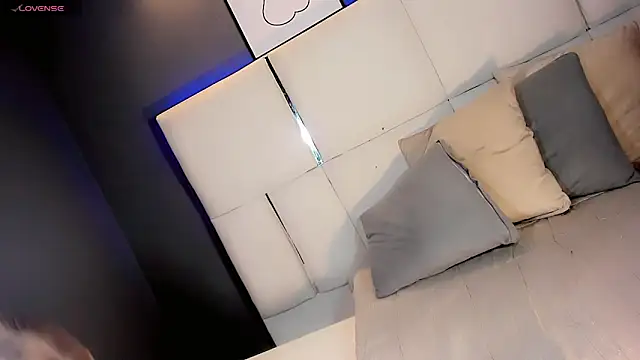 Kornylovee online show from 04.28.26