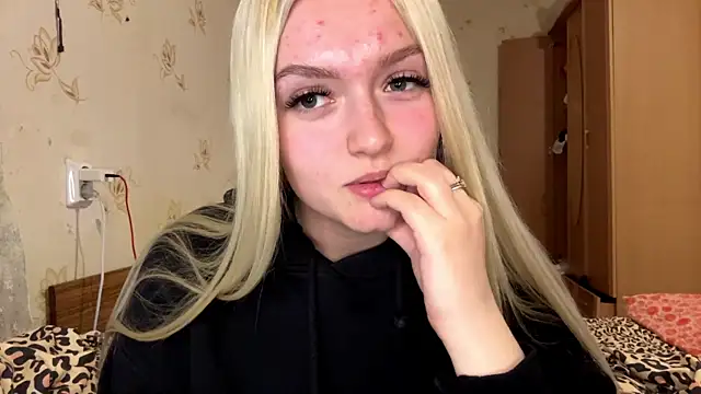 Sophia Blonde online show from 04.22.26
