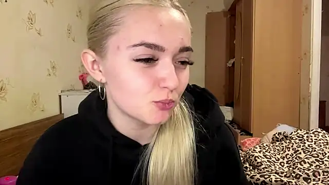 Sophia Blonde online show from 04.24.26