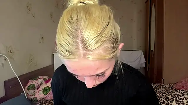 Sophia Blonde online show from 05.11.26