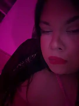 Snapshot of NicoleBBigAss chatting on 05.20.26 NicoleBBigAss online show from 05.20.26
